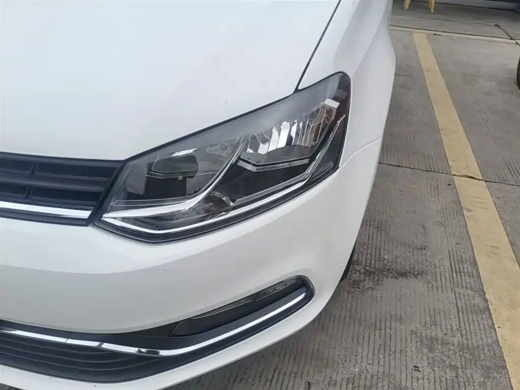 Volkswagen Polo 2016 1.6L Automatic Comfort фото 24
