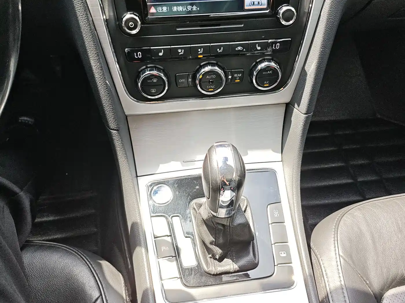 Volkswagen Passat 2014 2.0TSI DSG Executive Edition фото 16