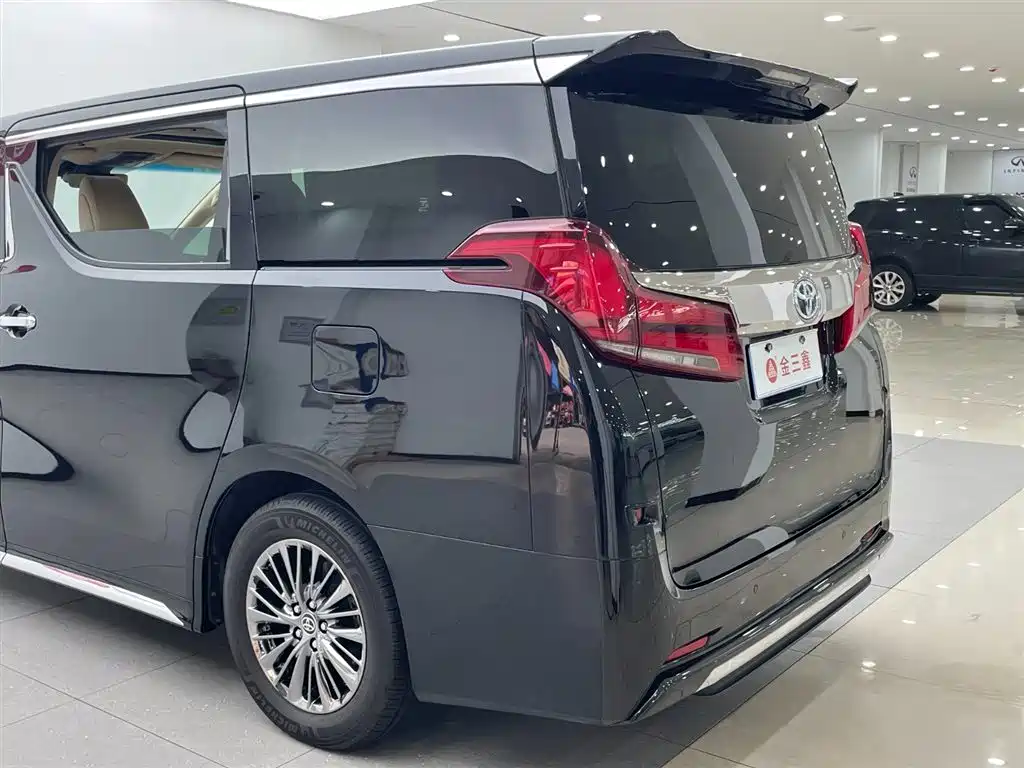 Toyota Alphard 2023 Dual Hybrid 2.5L Ultimate Gold Edition фото 42