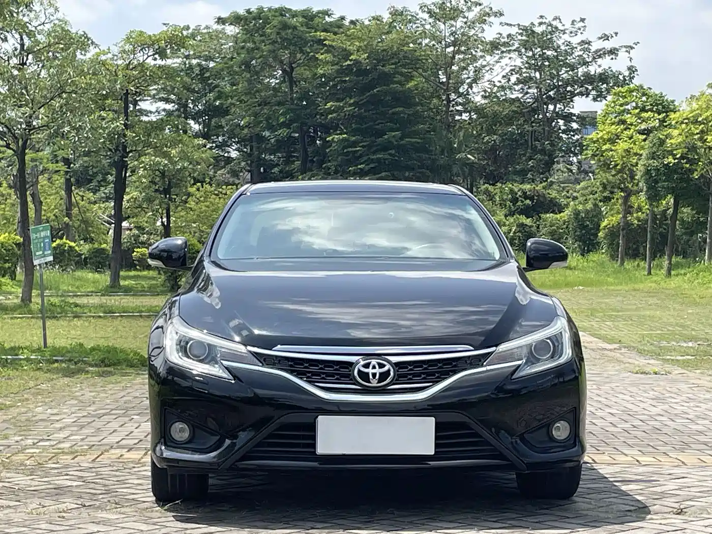 Toyota Reiz 2013 2.5V Elite Edition фото 2