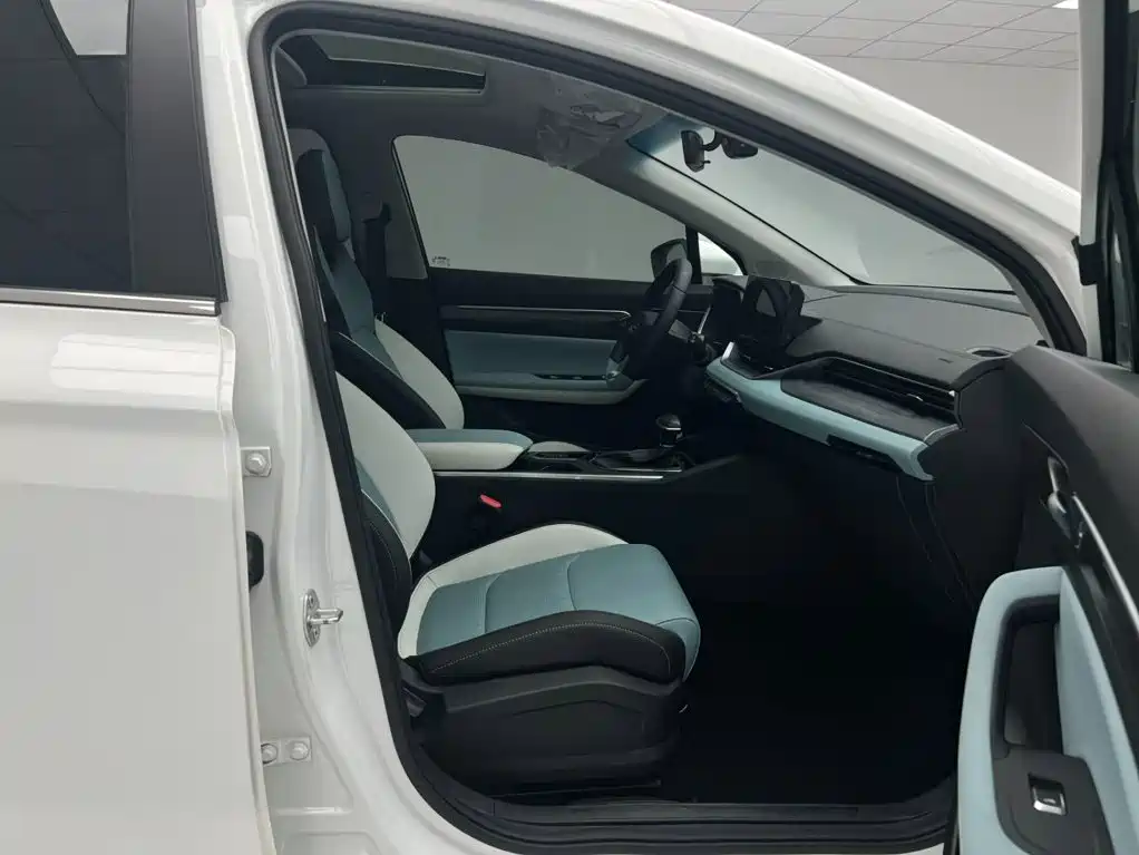 Geely Emgrand S 2023 2022 1.4T CVT Crossover Player