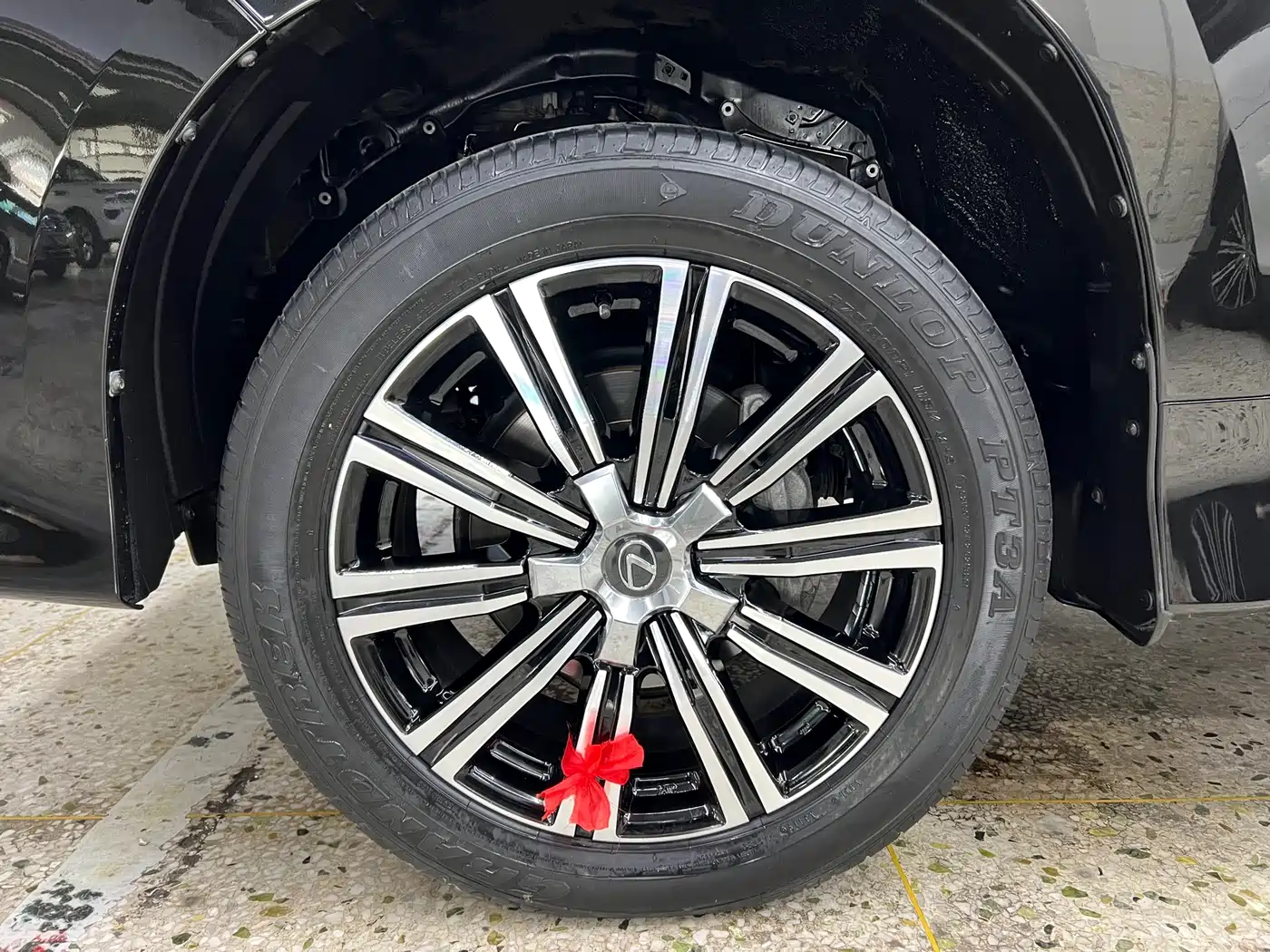 Фото 13 - Lexus LX