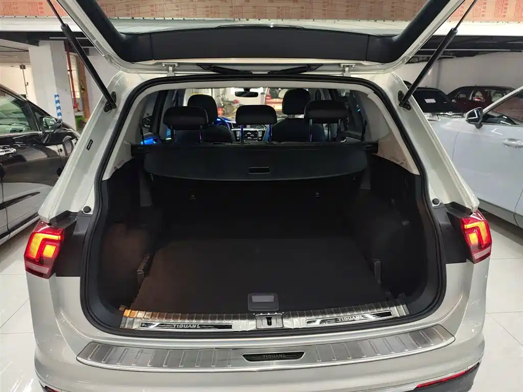 Volkswagen Tiguan L 2018 330TSI Automatic 2WD Luxury Edition фото 19