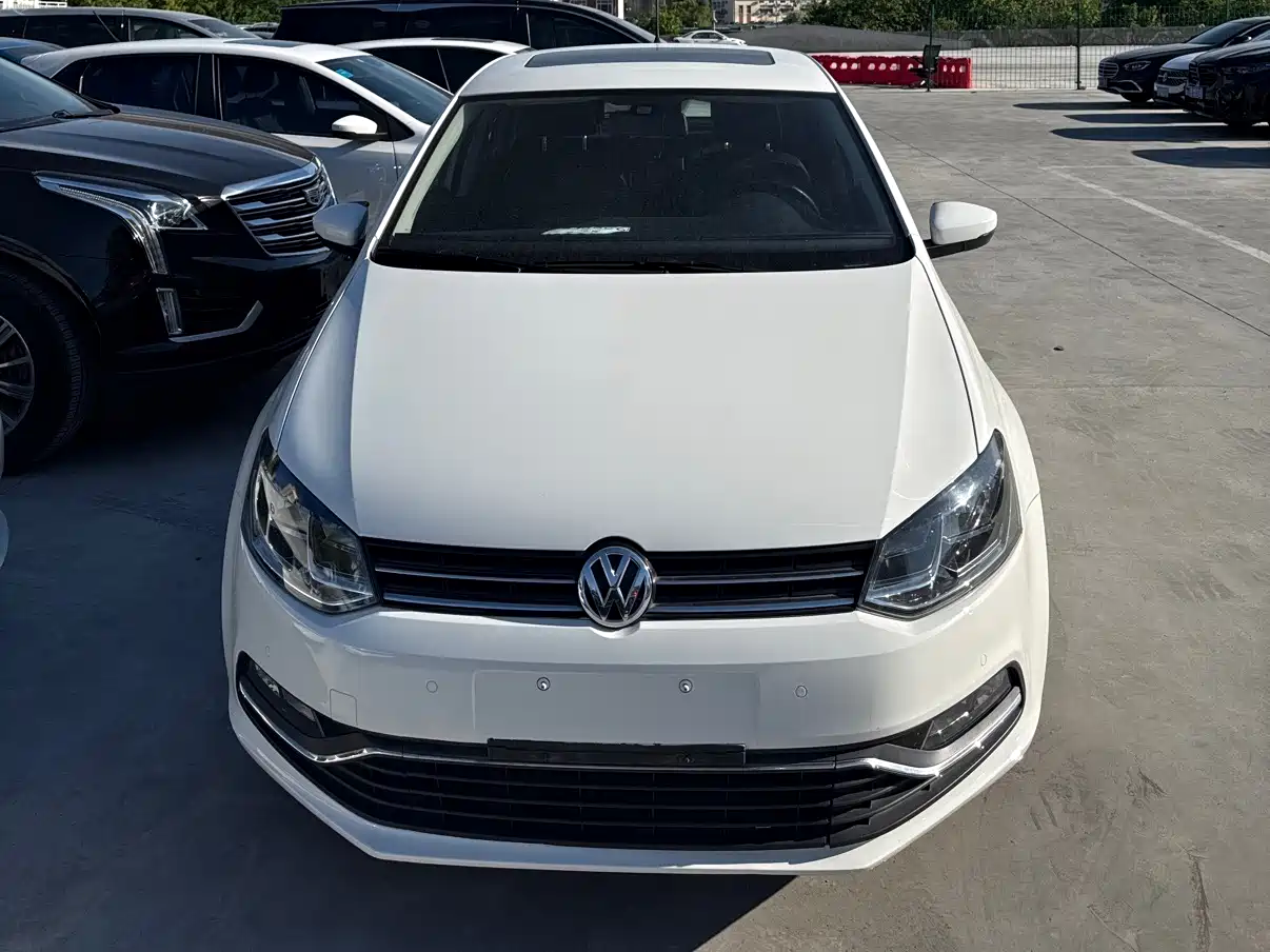 Volkswagen Polo 2016 1.6L Automatic Luxury фото 2