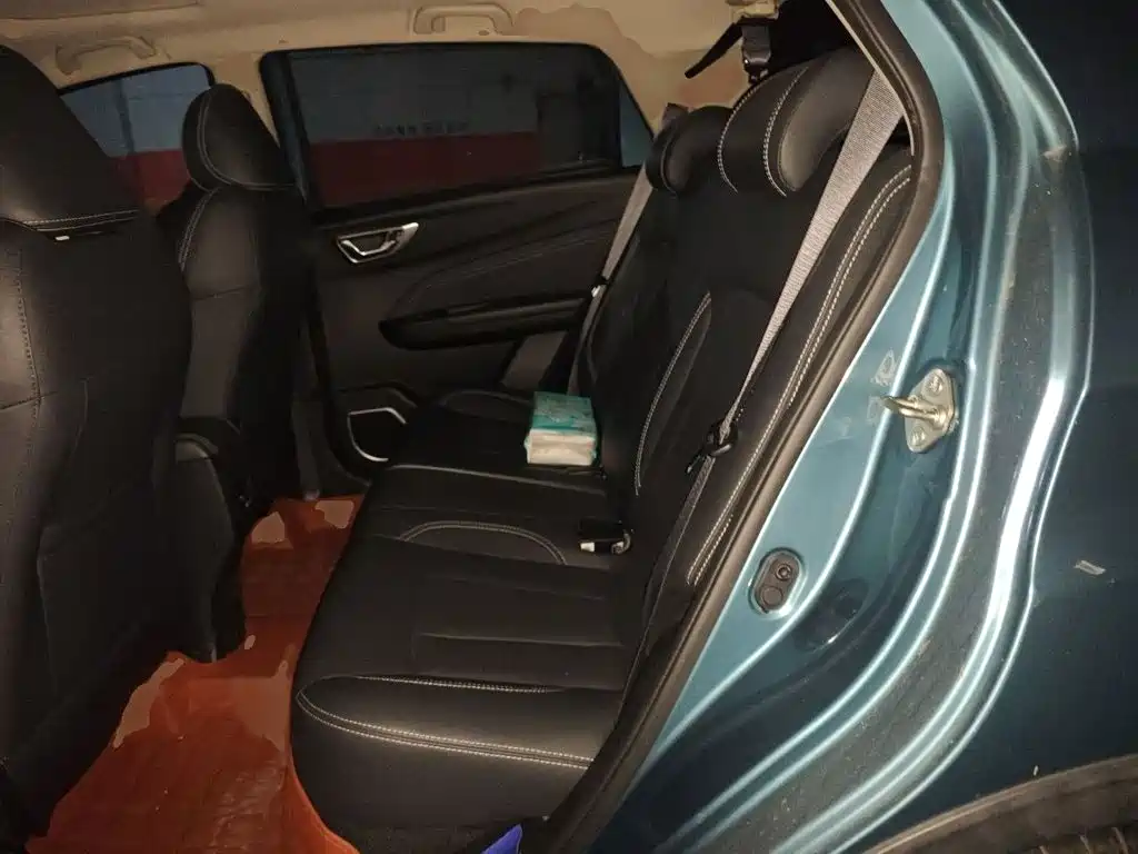 Фото 15 - Geely Vision X3
