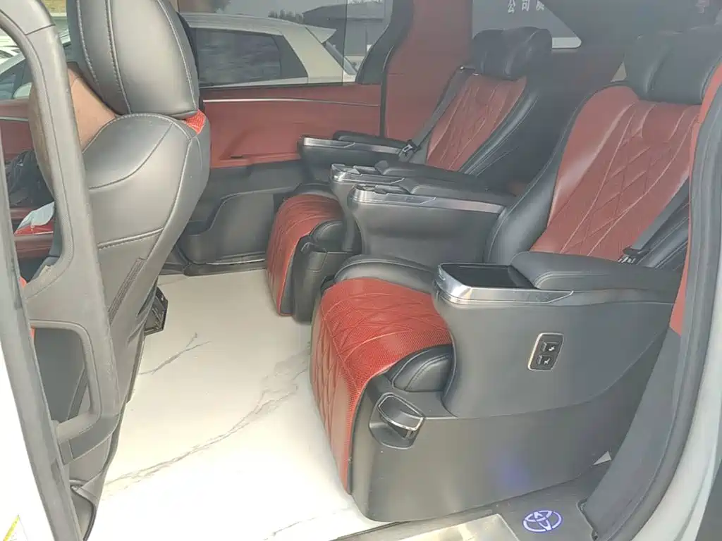 Photo 17 - Toyota Sienna