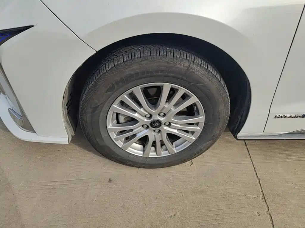 Photo 23 - Toyota Sienna
