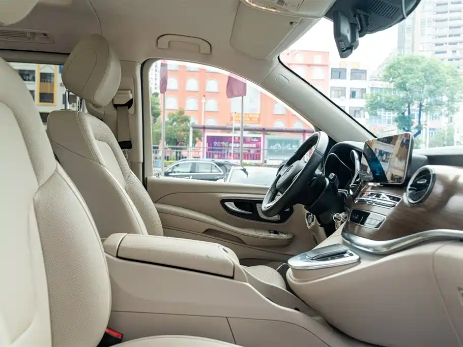 Mercedes-Benz V-Class 2022 V 260 L Long Wheelbase Luxury Edition фото 15
