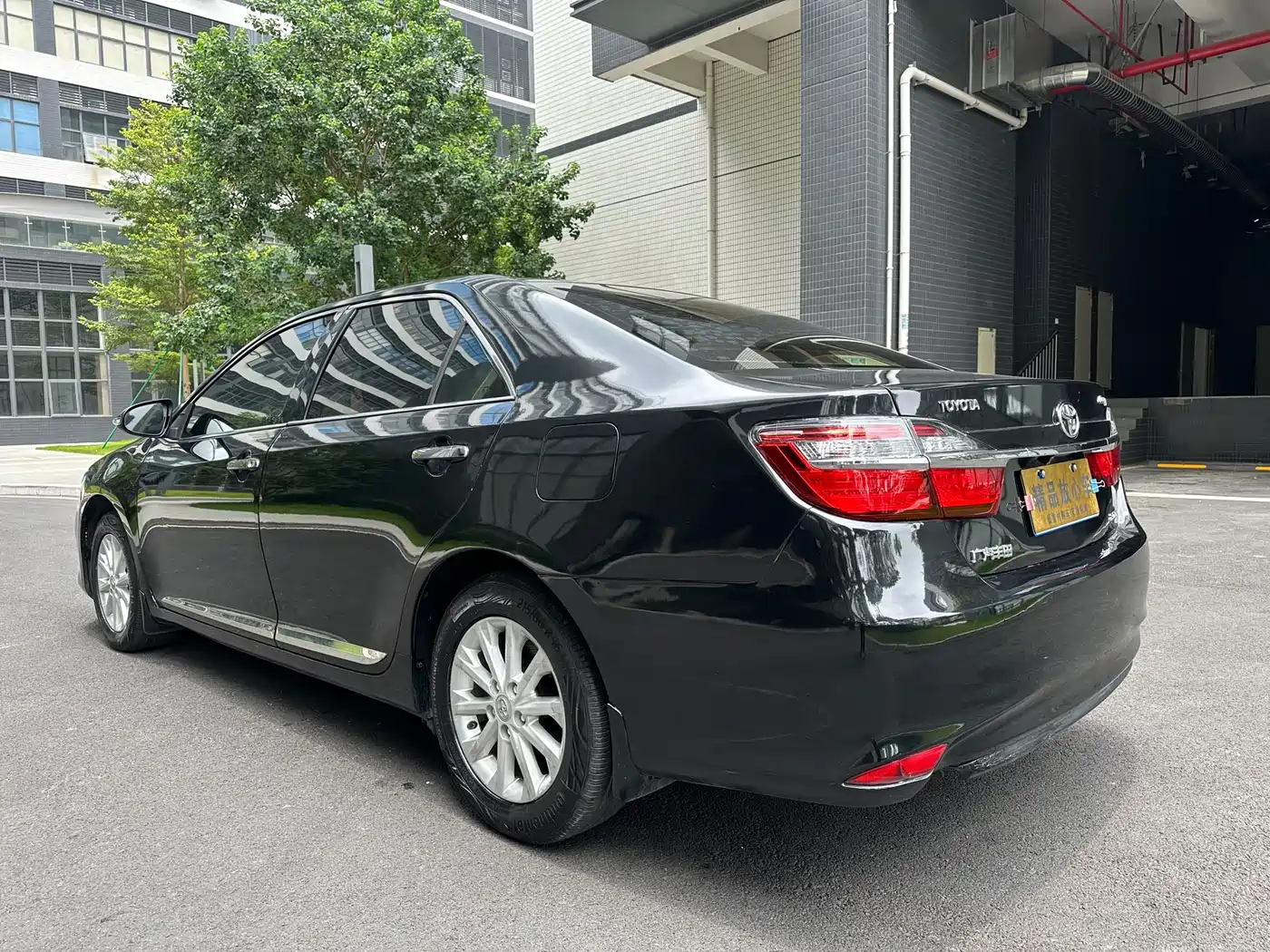 Toyota Camry 2016 2.0G 10th Anniversary Luxury Edition фото 5