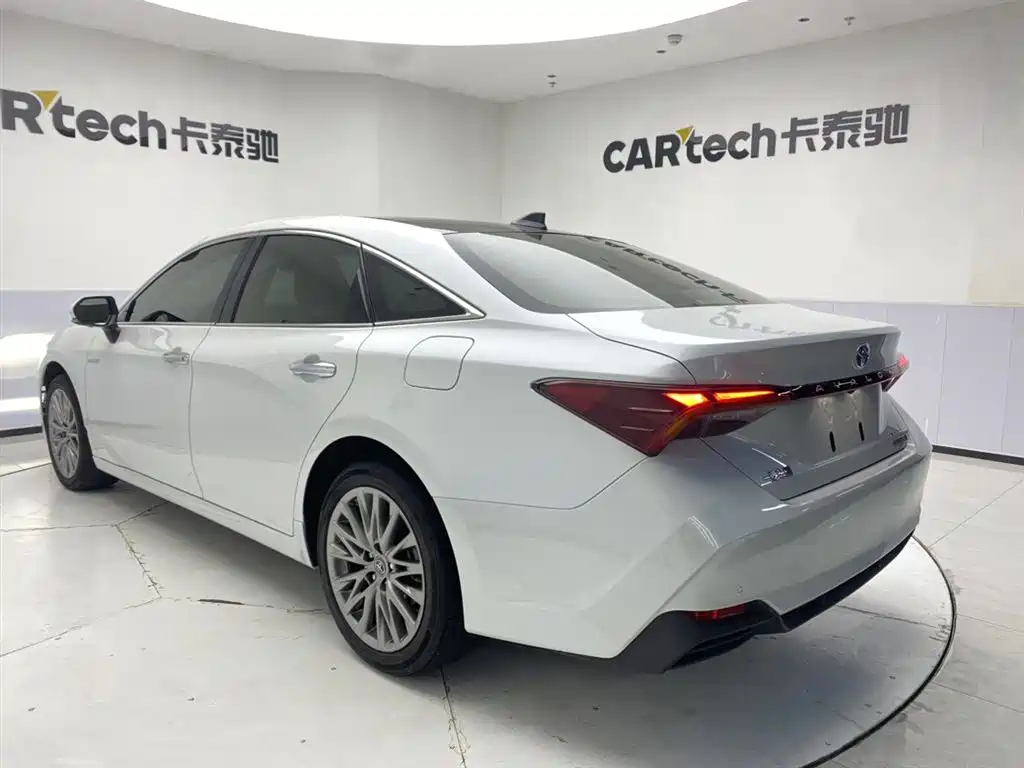 Toyota Avalon 2023 Hybrid 2.5L XLE Premium Edition фото 7