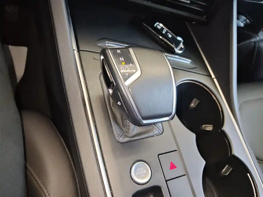 Volkswagen Touareg 2021 2.0TSI Pilot Special Edition фото 10