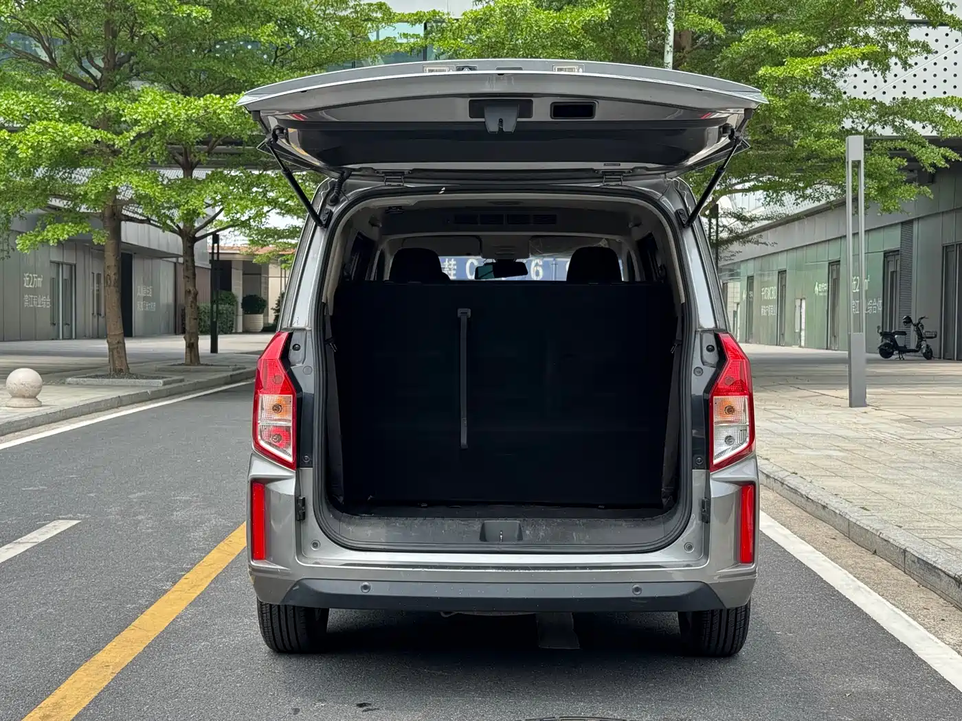 Фото 21 - Wuling Motors Wuling Hongguang PLUS
