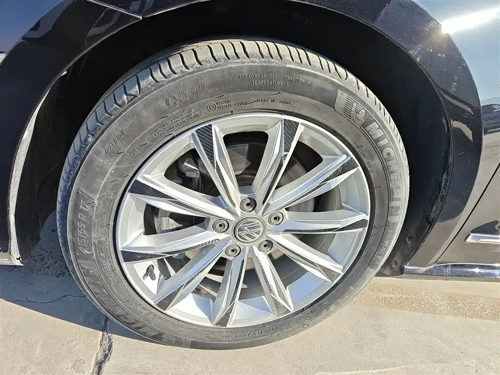 Volkswagen Passat 2017 330TSI DSG Prestige фото 23