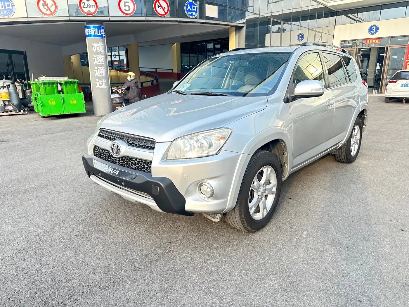 Toyota RAV4 Rongfang 2011 2.0L Automatic Luxury Edition