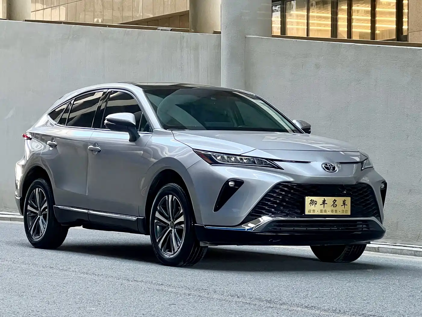 Toyota Venza 2022 2.0L CVT 2WD Luxury фото 3