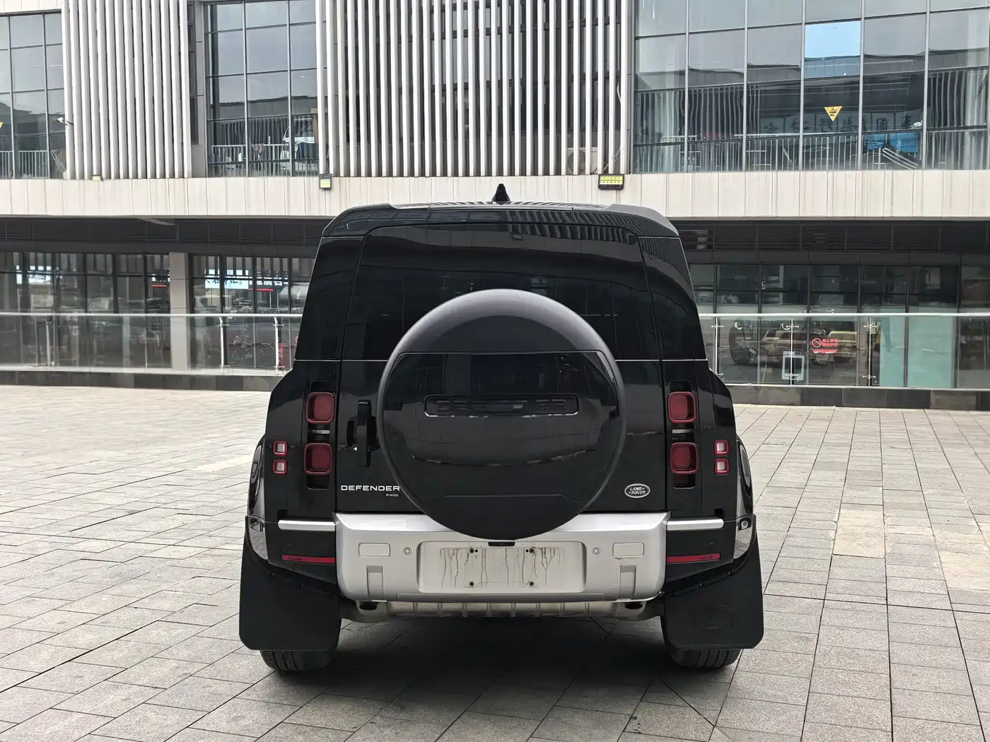 Land Rover Defender 2022 Model 90 3.0T P400 XS фото 6