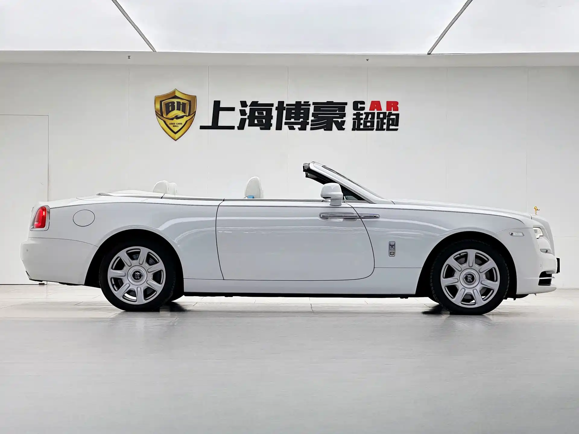 Photo 8 - Rolls-Royce Dawn