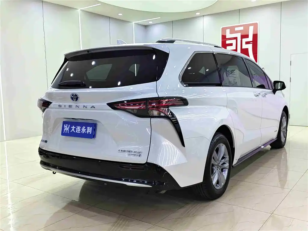 Toyota Sienna 2021 2.5L Hybrid Ultimate Edition фото 6