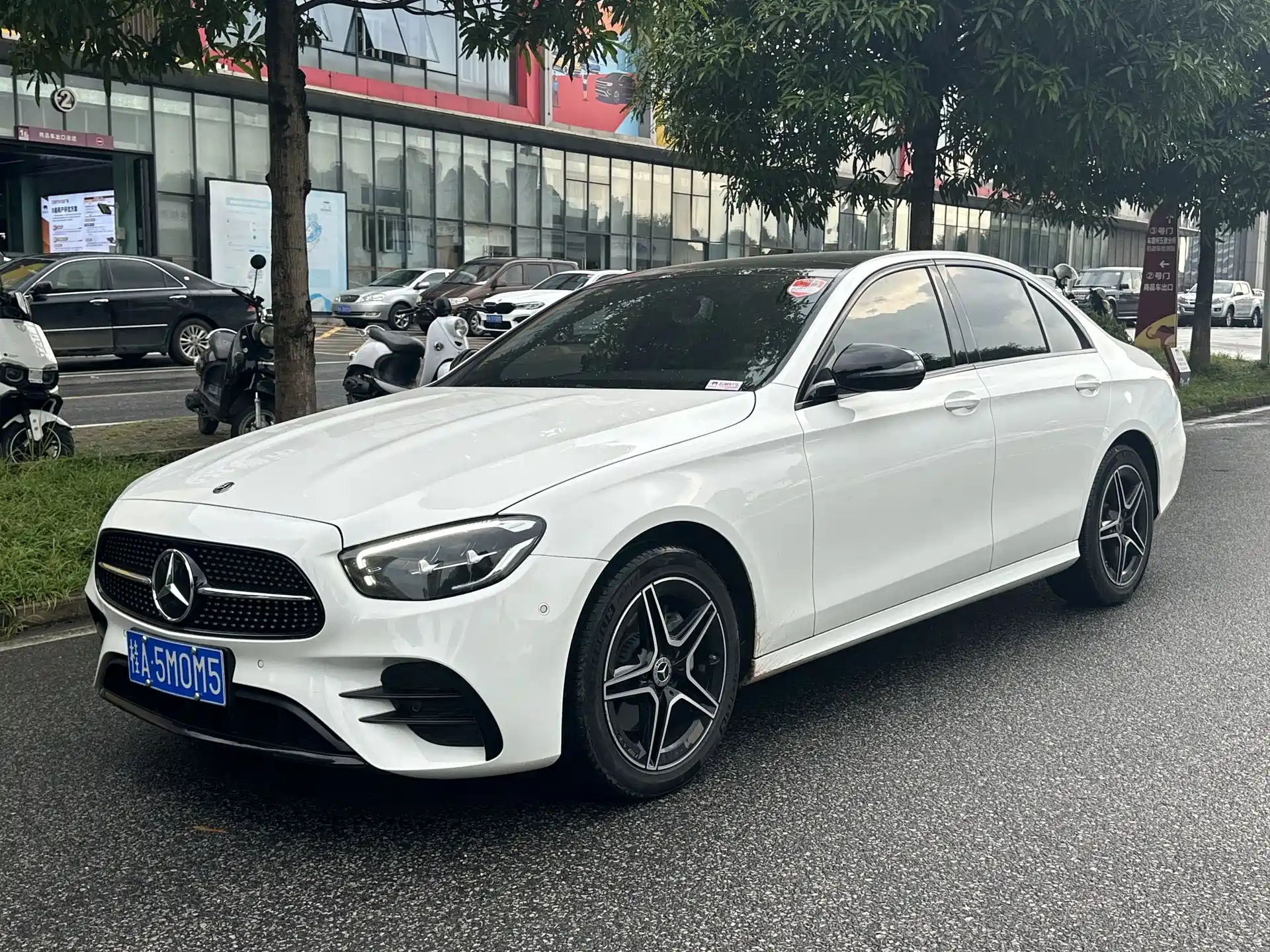 Фото 14 - Mercedes-Benz E-Class (Import)
