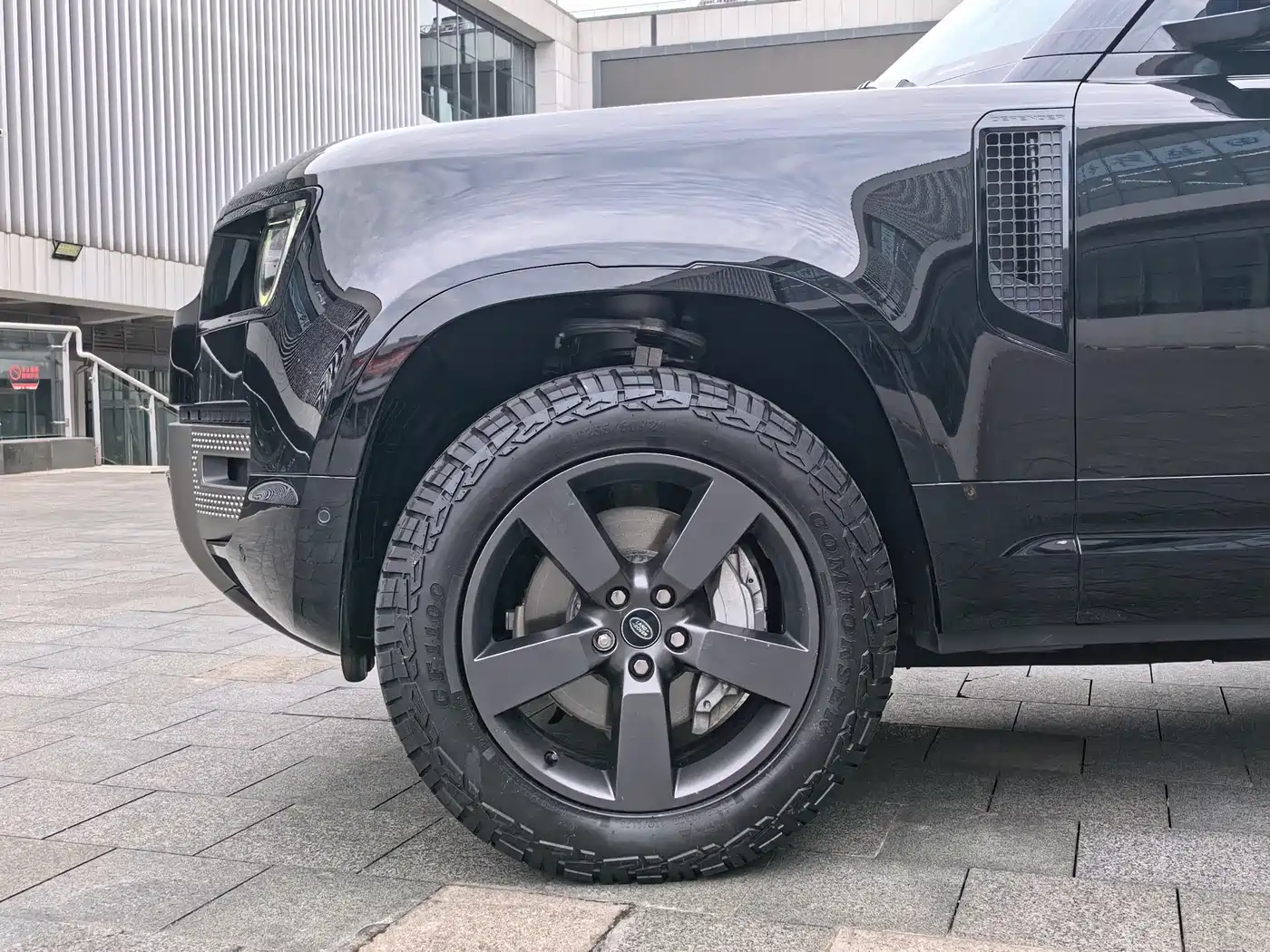 Land Rover Defender 2023 Model 110 3.0T P400 X-DYNAMIC HSE фото 8