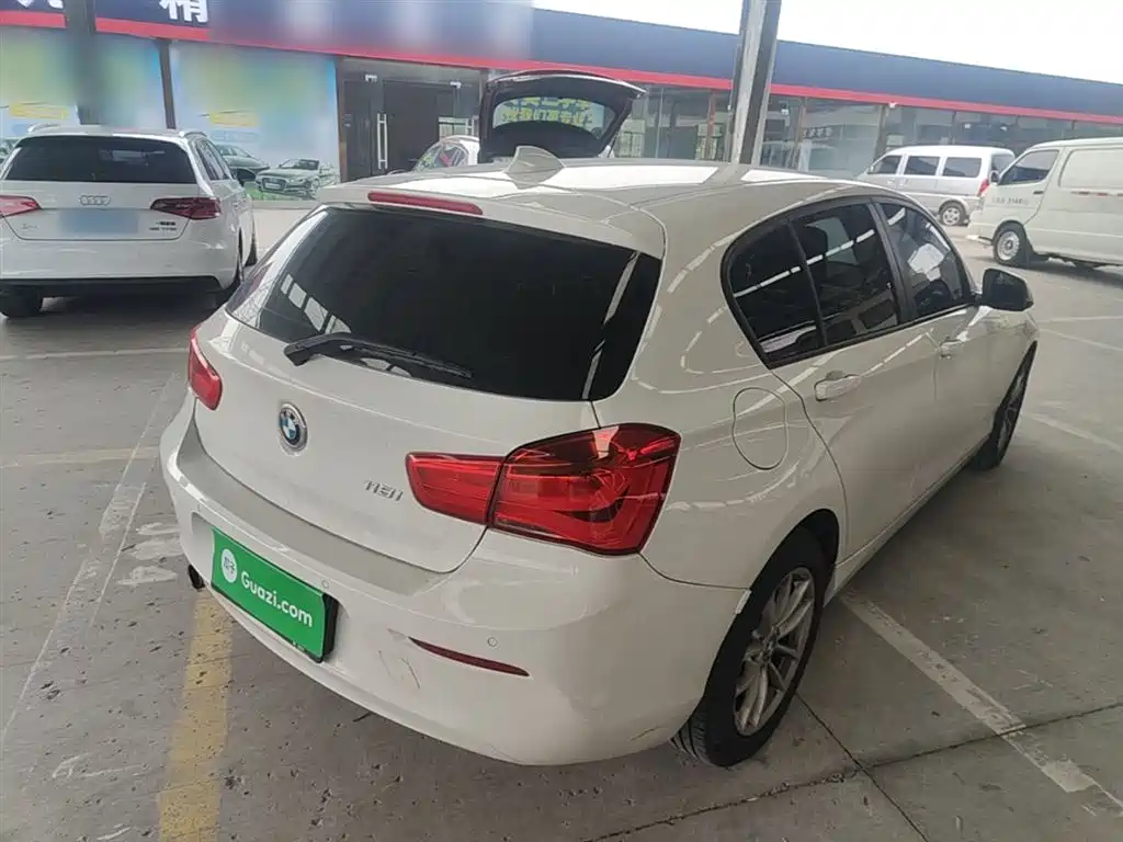 BMW 1 Series (Import) 2018 118i Leading фото 7