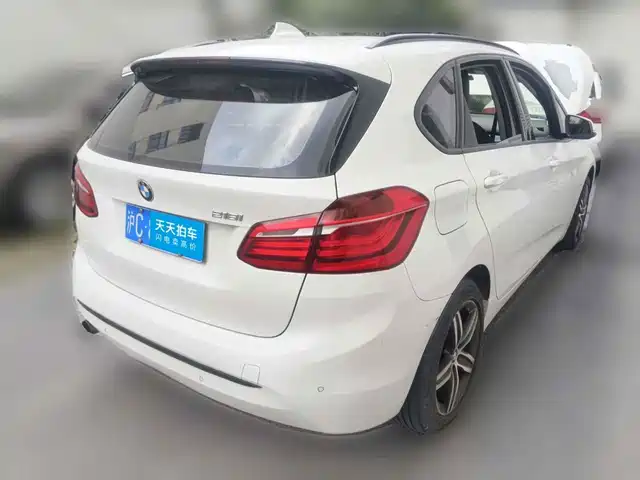 BMW 2 Series Touring 2016 218i Sport Design Package — фото 2