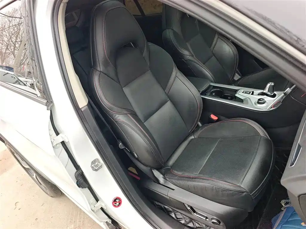Lynk & Co 01 2017 2.0T AWD Pro фото 25