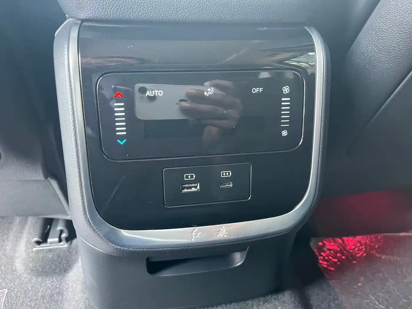 Hongqi HS7 PHEV 2024 2.0T PHEV 4WD Flagship Edition 6-seater фото 30