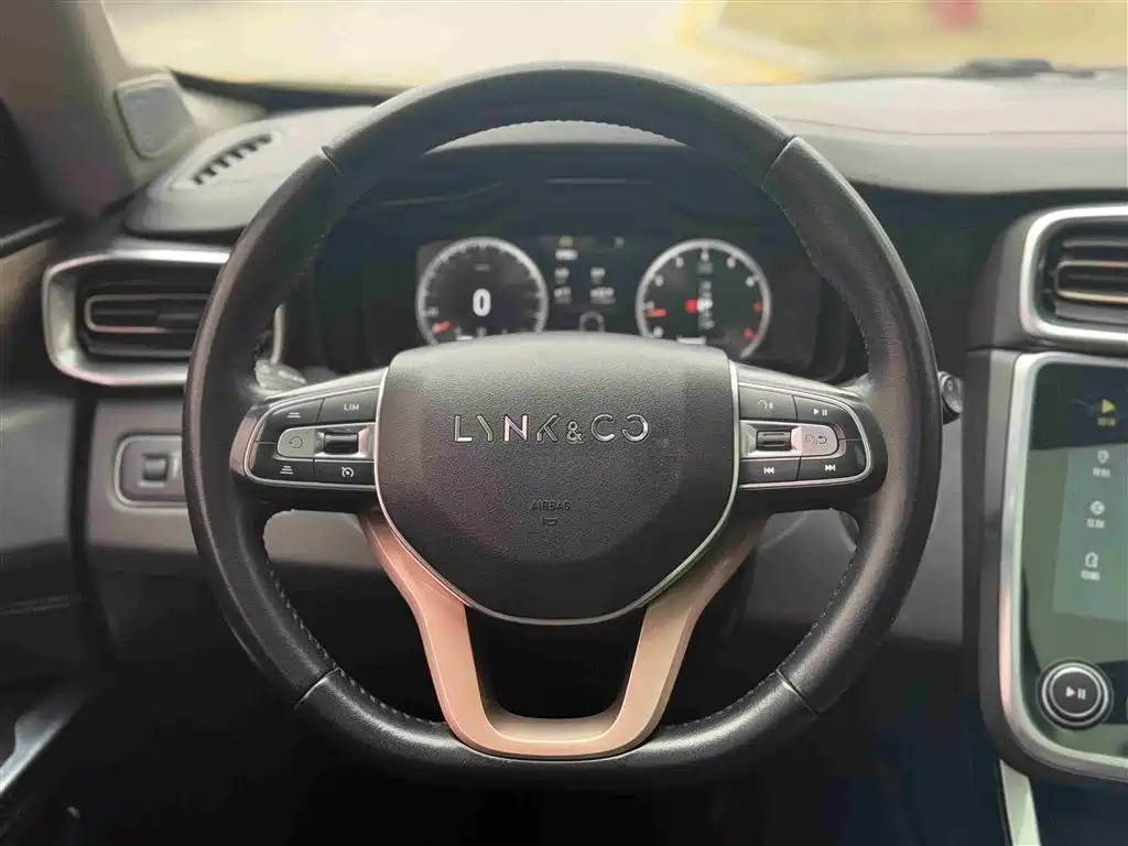 Lynk & Co 01 2017 2.0T 2WD Pro Version фото 16