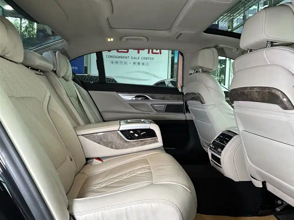 BMW 7 Series 2021 Model 740Li Leading Luxury Package фото 16