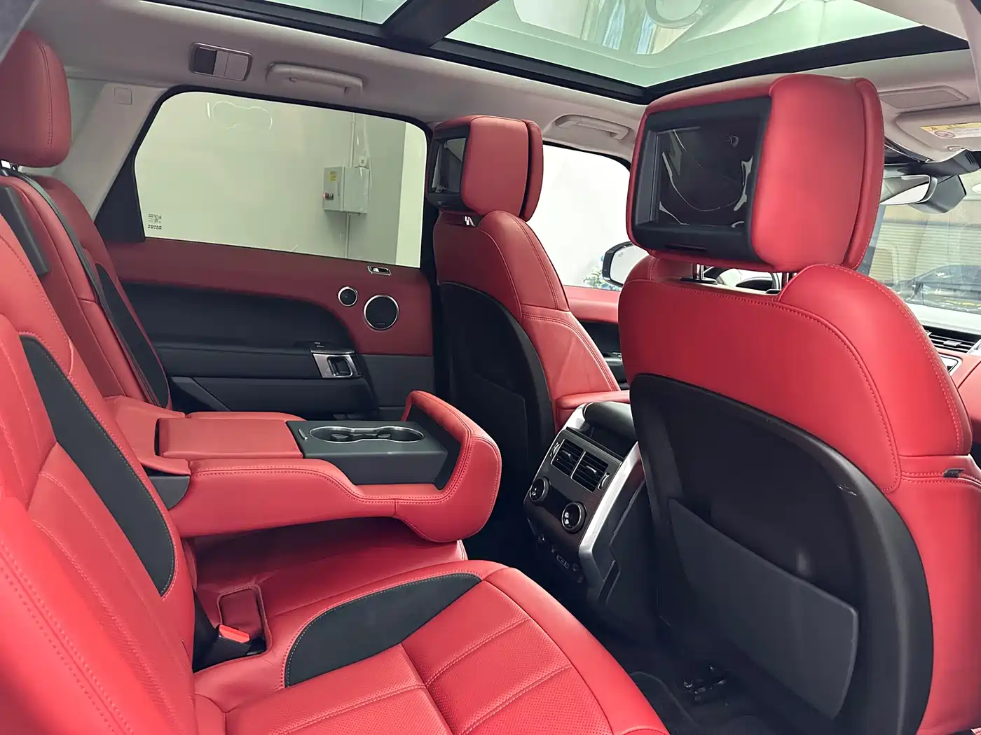 Land Rover Range Rover Sport 2022 3.0 L6 Gloss Black Edition фото 14