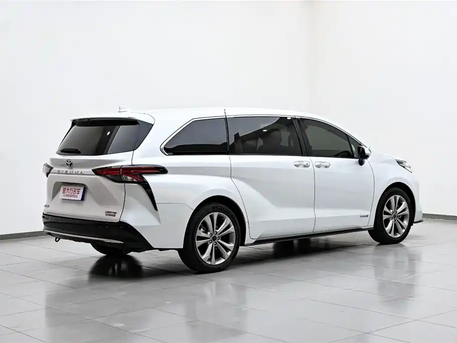 Toyota Sienna 2021 2.5L Hybrid Premium Edition фото 7