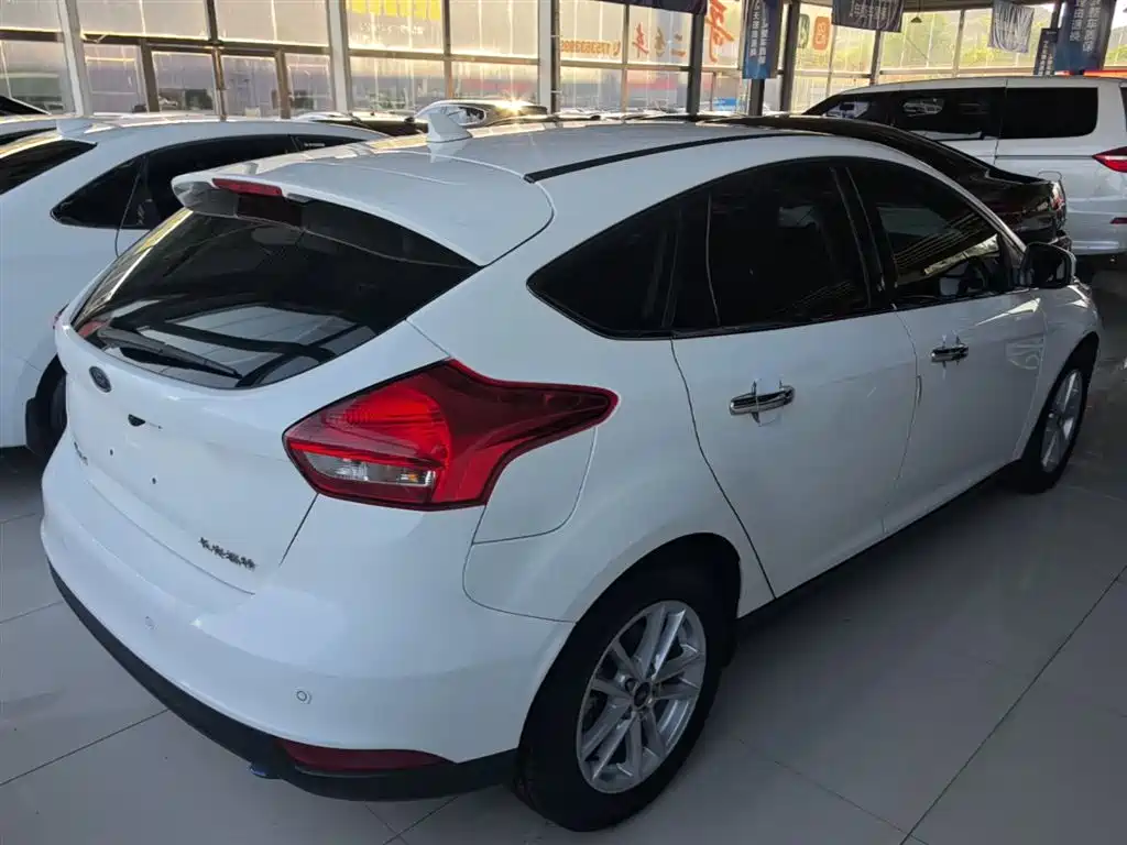 Фото 7 - Ford Focus