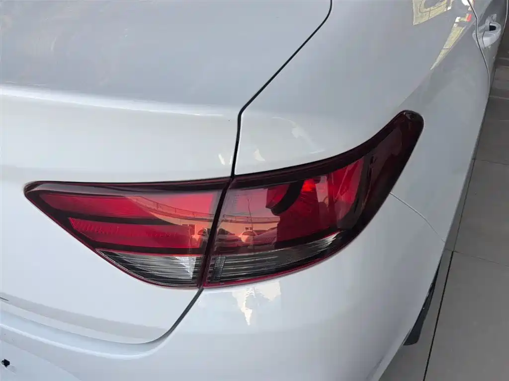 Hyundai Elantra 2018 1.6L Automatic Pleasing Edition GL China VI фото 8