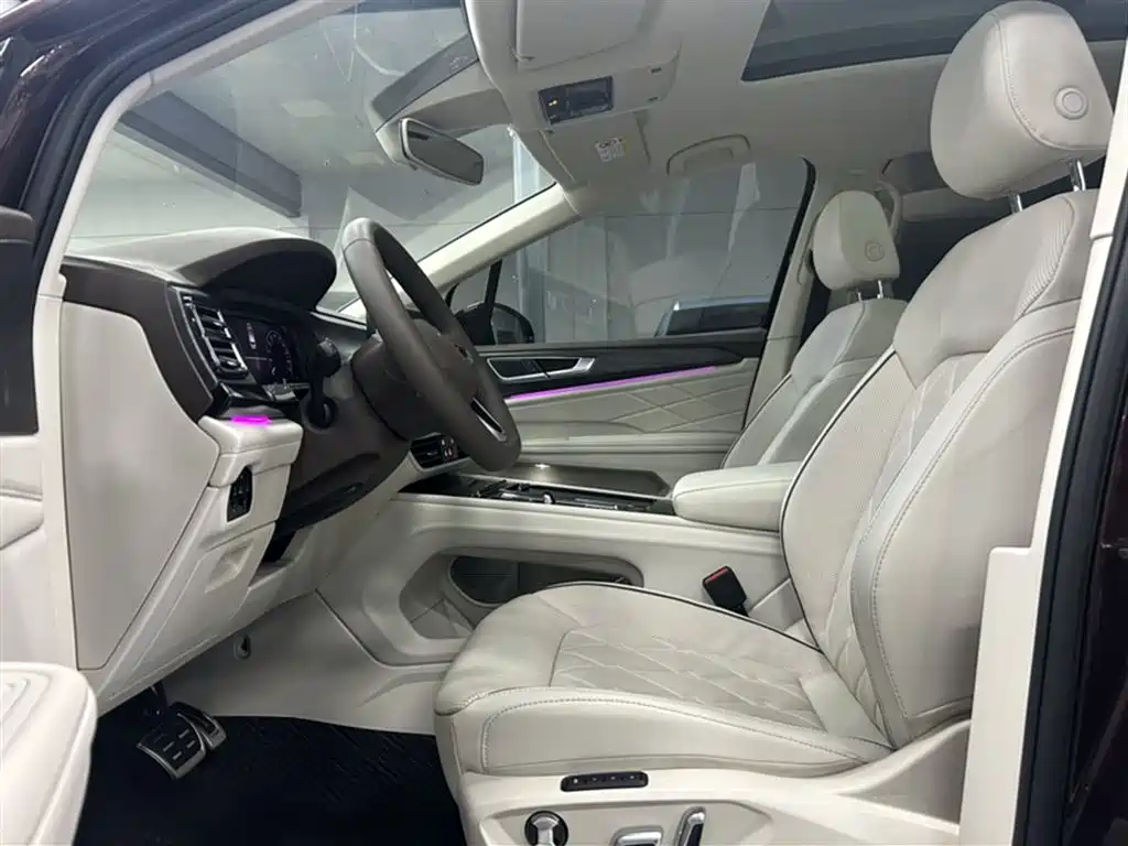 Volkswagen Viloran 2022 380TSI Premium Edition фото 13