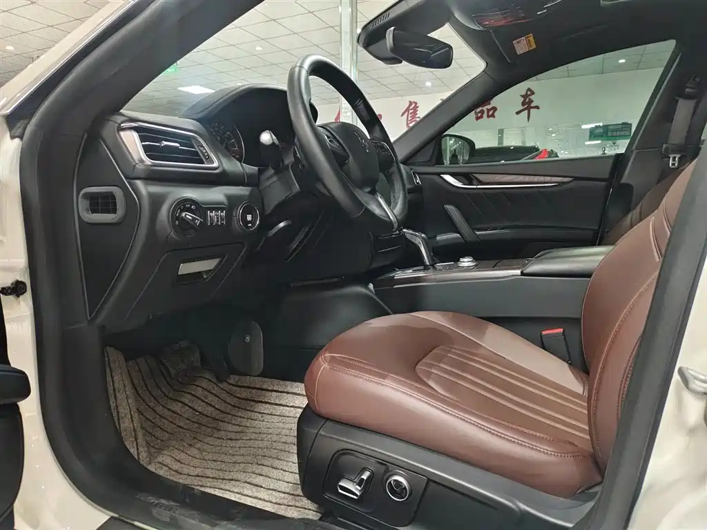 Photo 5 - Maserati Ghibli