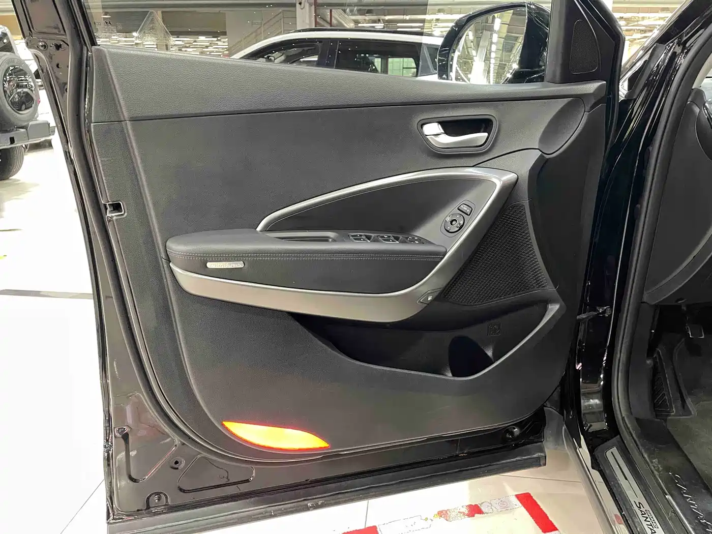 Hyundai Grand Santa Fe 2013 3.0L 7-Seater 4WD Comfort Edition фото 11