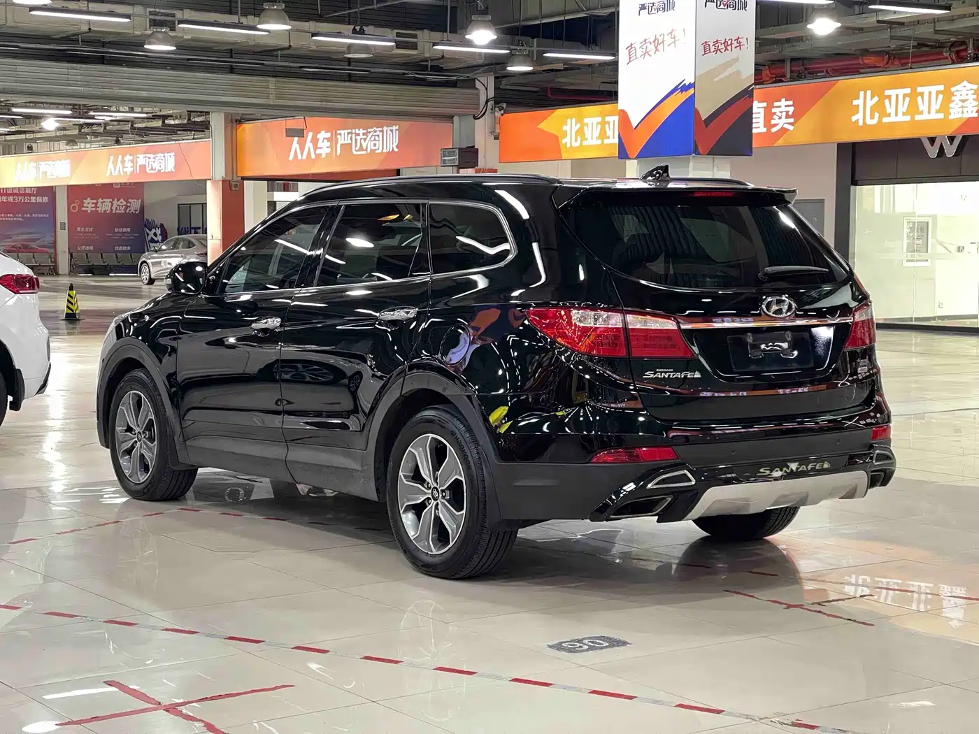 Hyundai Grand Santa Fe 2013 3.0L 7-Seater 4WD Comfort Edition фото 4