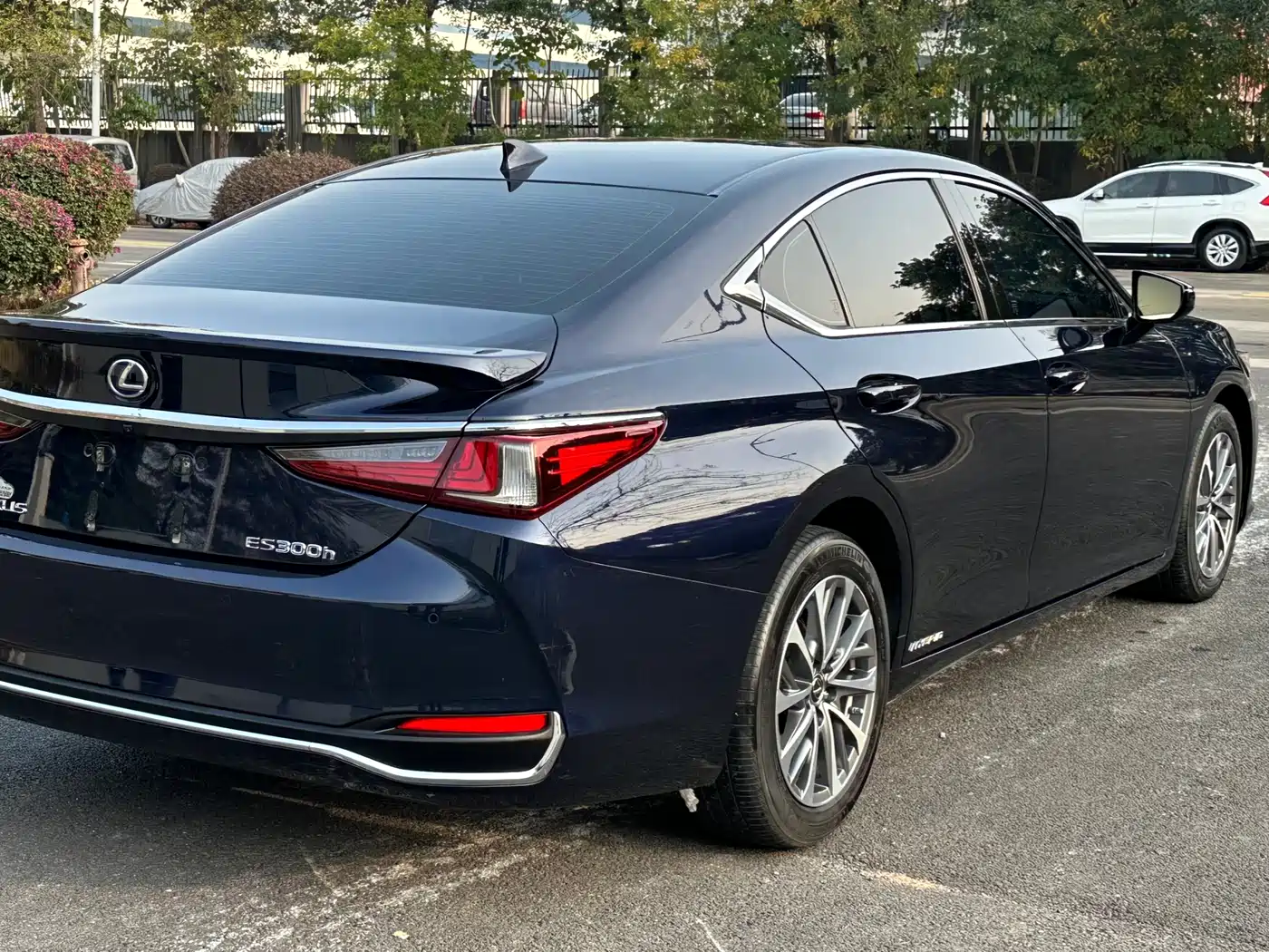 Lexus ES 2021 300h Excellence Edition фото 12