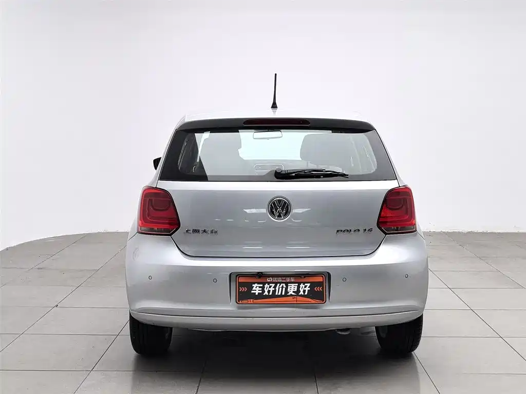 Volkswagen Polo 2013 1.6L Automatic Comfort Edition фото 4