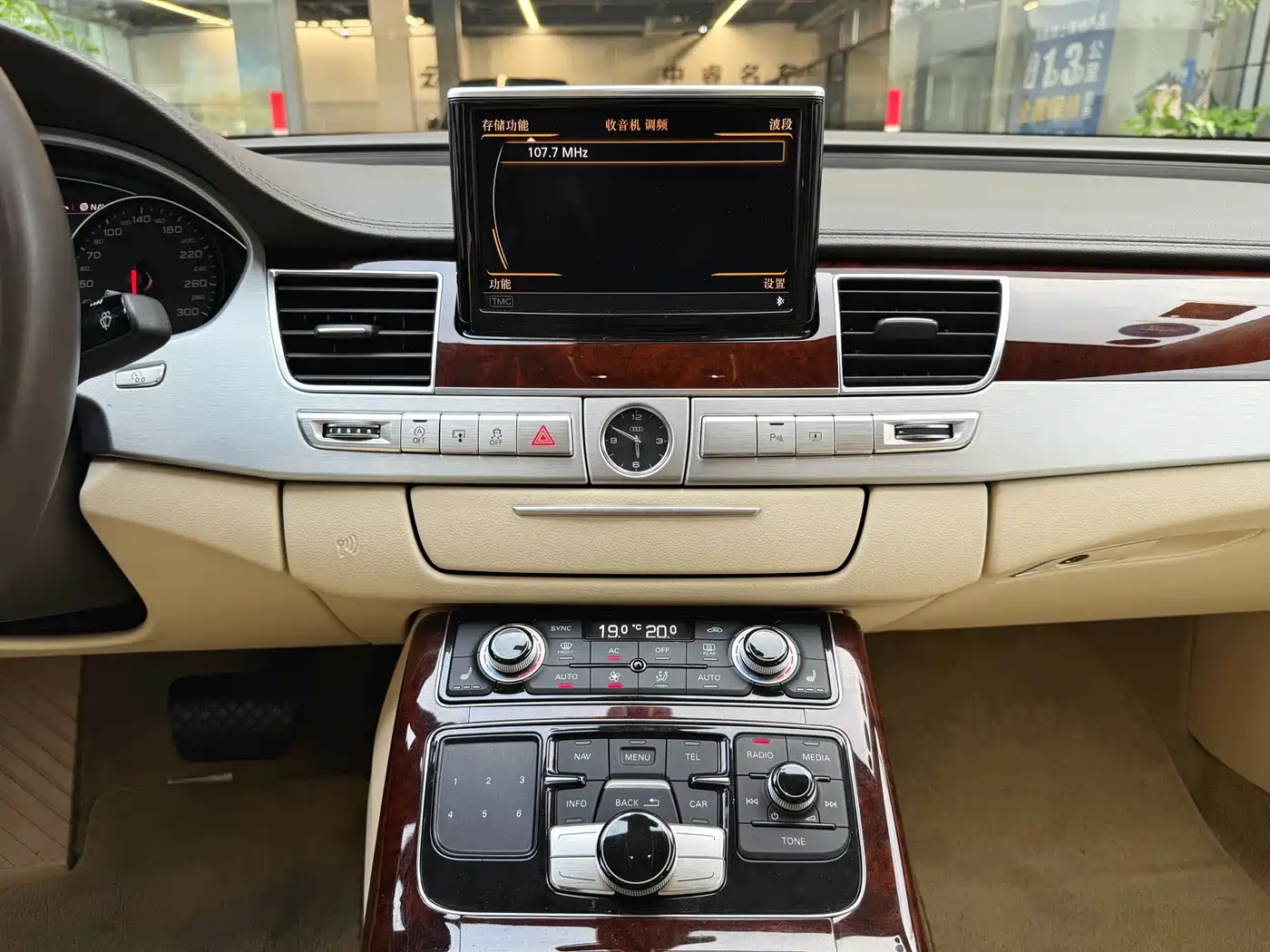 Audi A8 2012 A8L 45 TFSI quattro Comfort фото 5