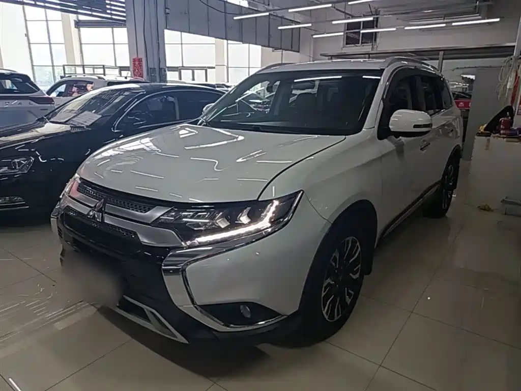 Mitsubishi Outlander 2019 2.4L 4WD Deluxe Edition 5-seater China V
