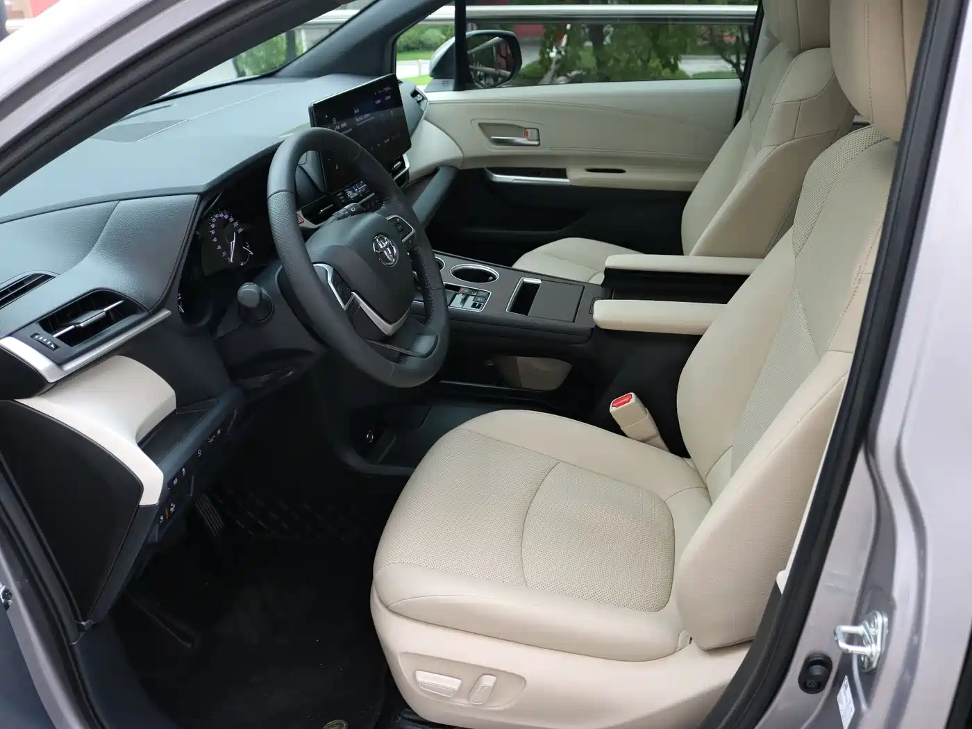 Toyota Granvia 2023 2.5L Hybrid Prestige PLUS Edition фото 8