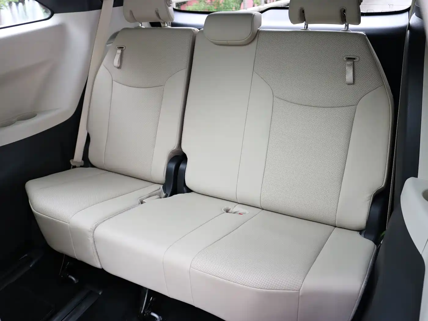 Toyota Granvia 2023 2.5L Hybrid Prestige PLUS Edition фото 10