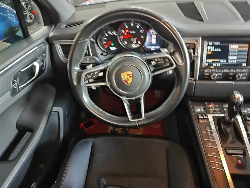 Porsche Macan 2016 Macan 2.0T фото 11