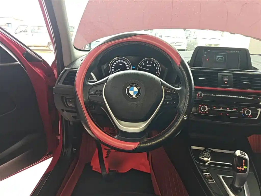 BMW 1 Series (Import) 2018 118i Sport Design Package фото 11