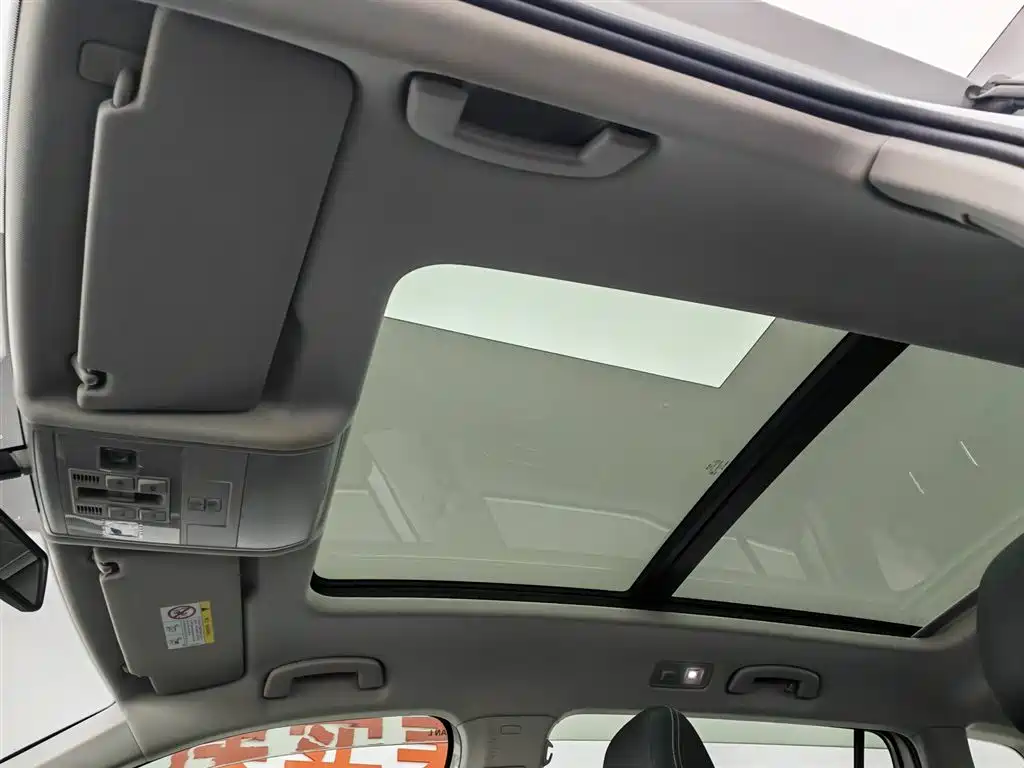 Volkswagen Tiguan L 2024 300TSI Auto 2WD Smart Edition фото 14