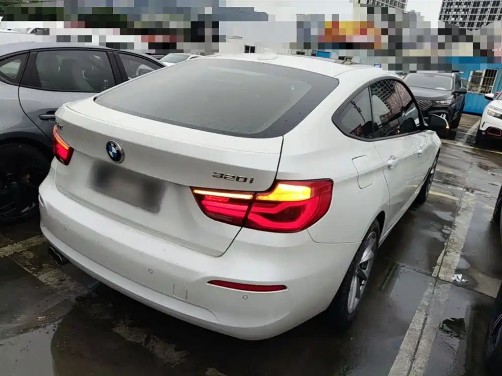 BMW 3 Series GT 2018 320i Fashion фото 7