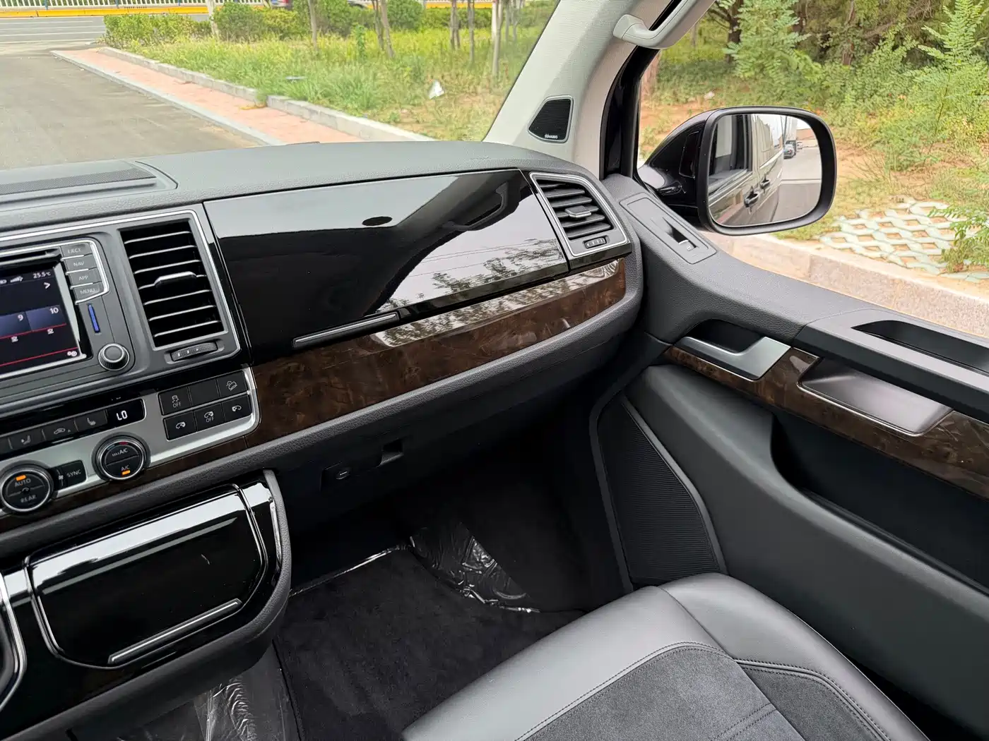 Volkswagen Multivan 2019 2019 2.0TSI 4WD Premium 7-seater