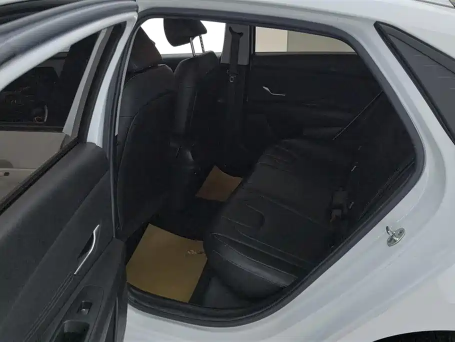 Hyundai Elantra 2021 1.5L CVT GLX Elite Edition фото 11